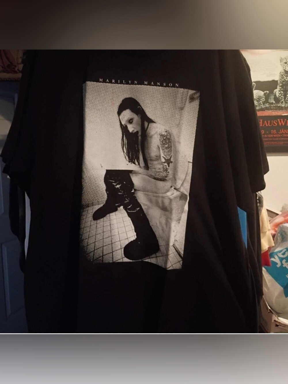 Black Graphic Tribute Tee - Women Tops